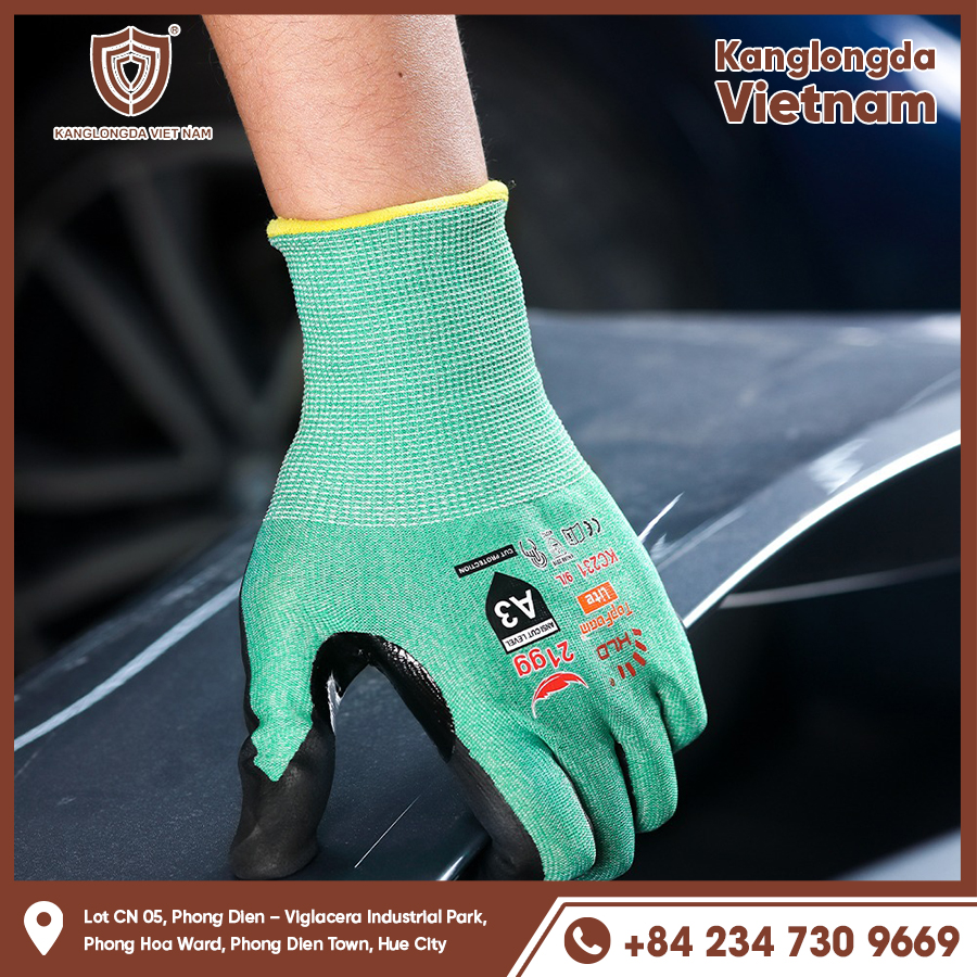 Anti-slip gloves help hold car plastic firmly without scratches.