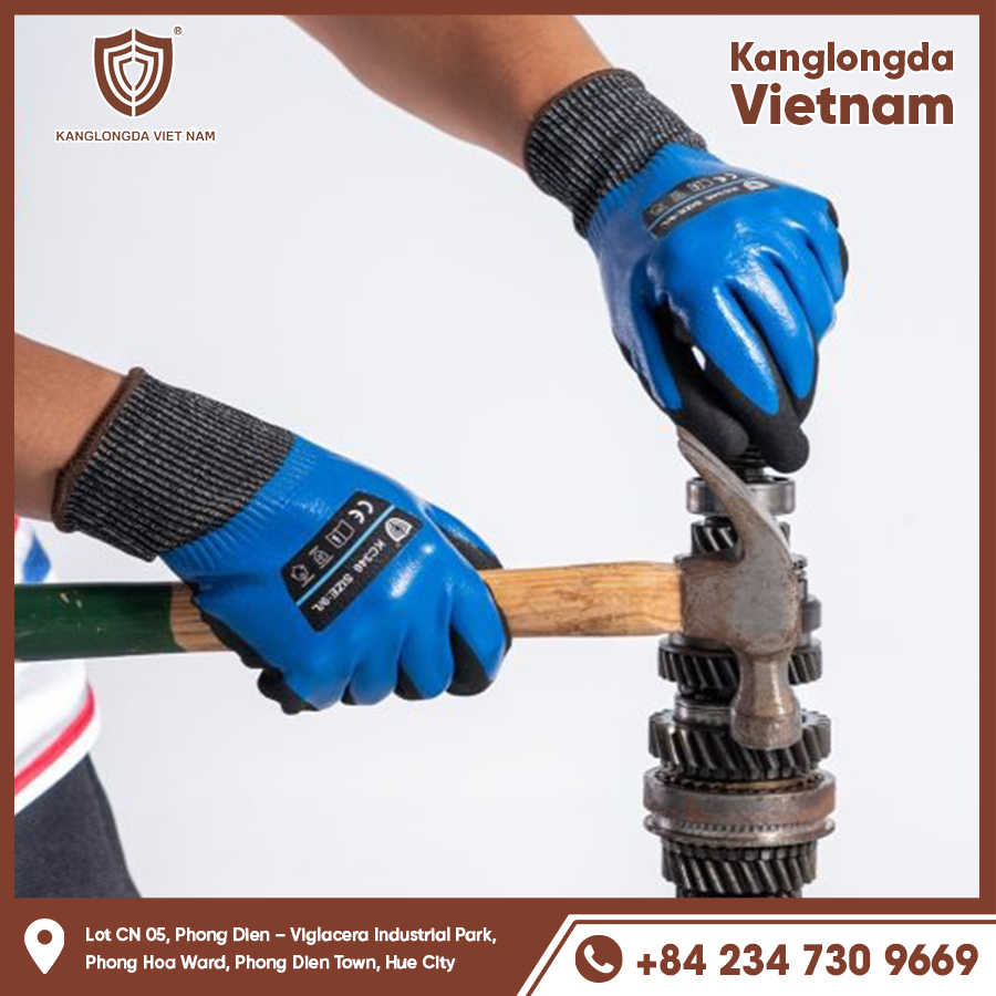 Thick impact resistant gloves help hold the hammer safely and firmly.