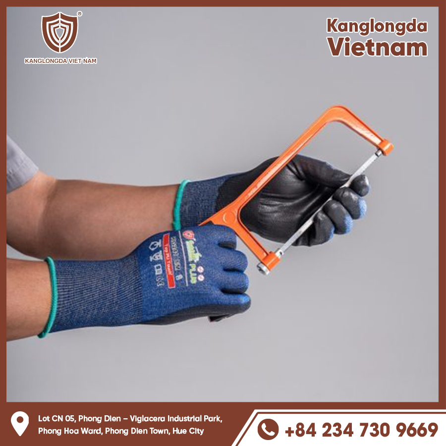 Cut resistant gloves, hold firmly when holding the saw.