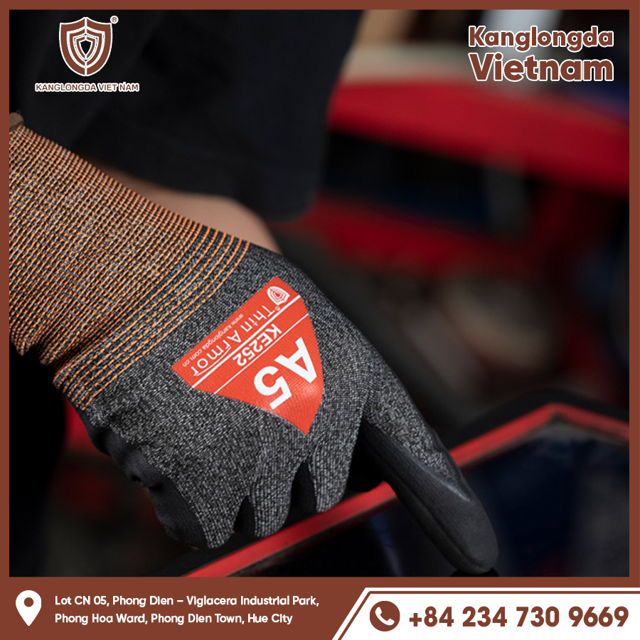 Computer gloves, sensitive fingers, precise operation.