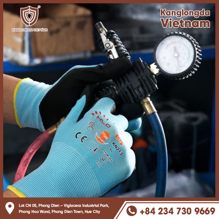 Flexible gloves, support easy pressure measurement and protect hands from oil.