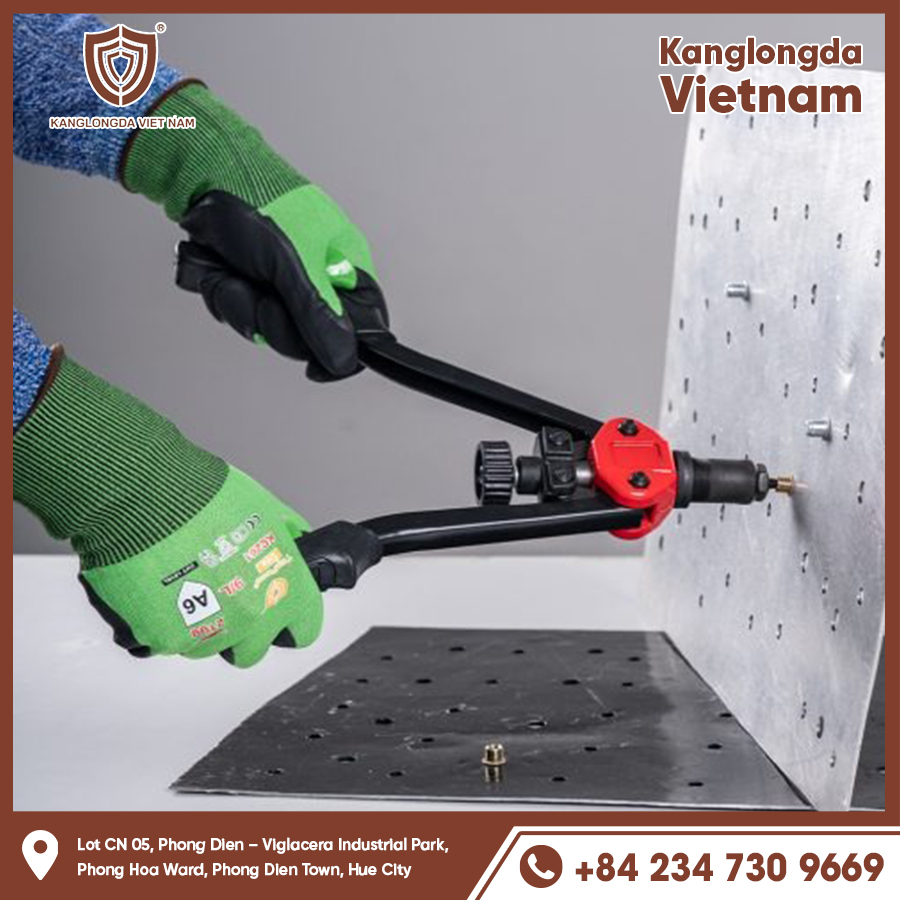 Protective gloves when using pliers reduce impact force and protect hands.
