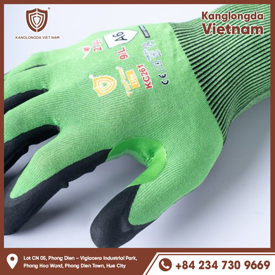 Gloves with palm padding – reduces fatigue and impact during long operations.