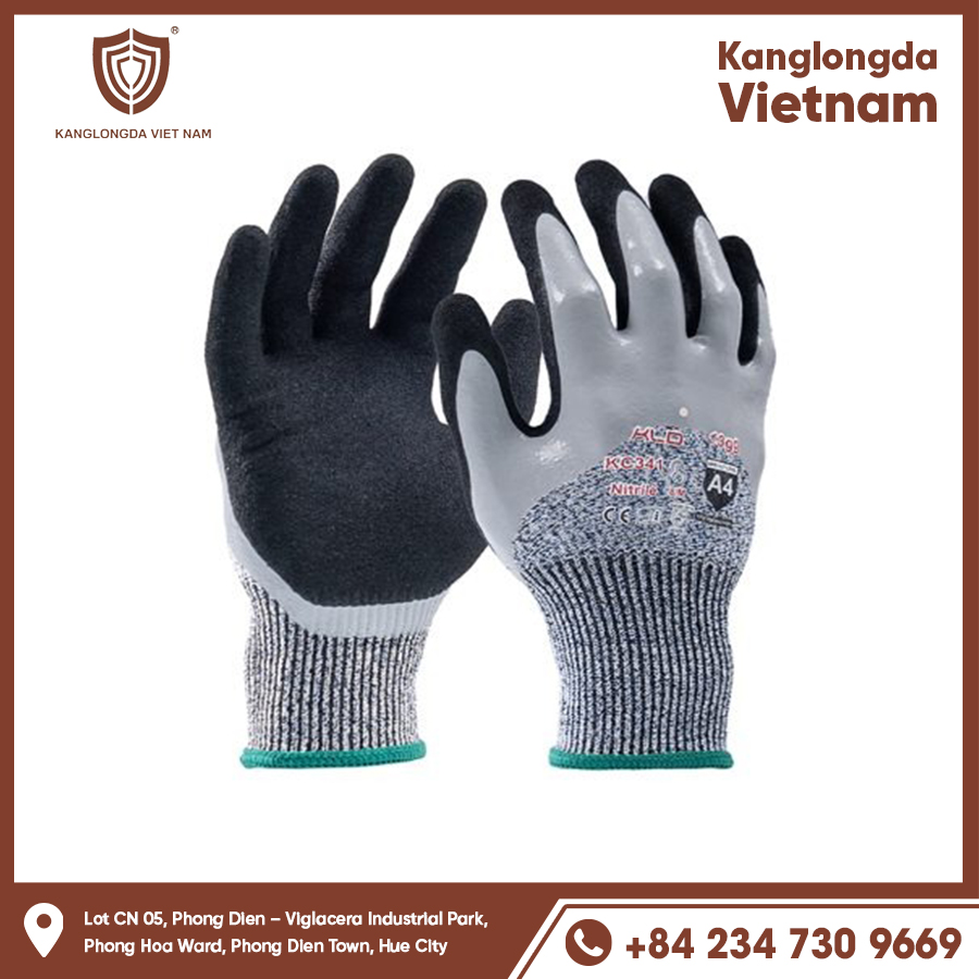 Thick gloves, cold resistant and protect hands from impact while working.