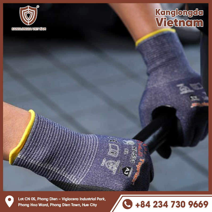 Thin, lightweight, flexible gloves support precise and comfortable operation.