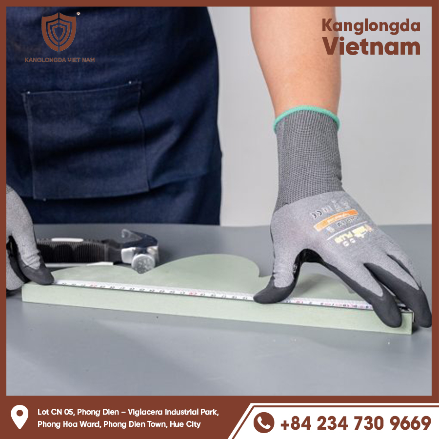Thin, flexible gloves for precise and comfortable grip.