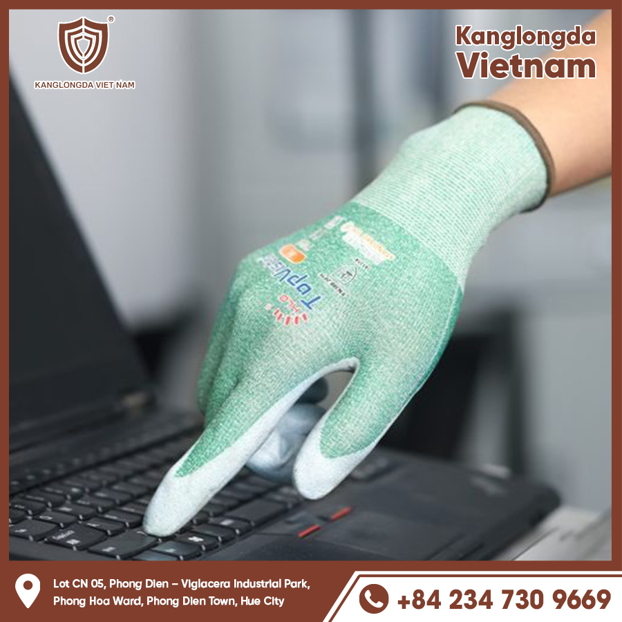 Thin, light gloves with good touch sensitivity help with precise computer operations.