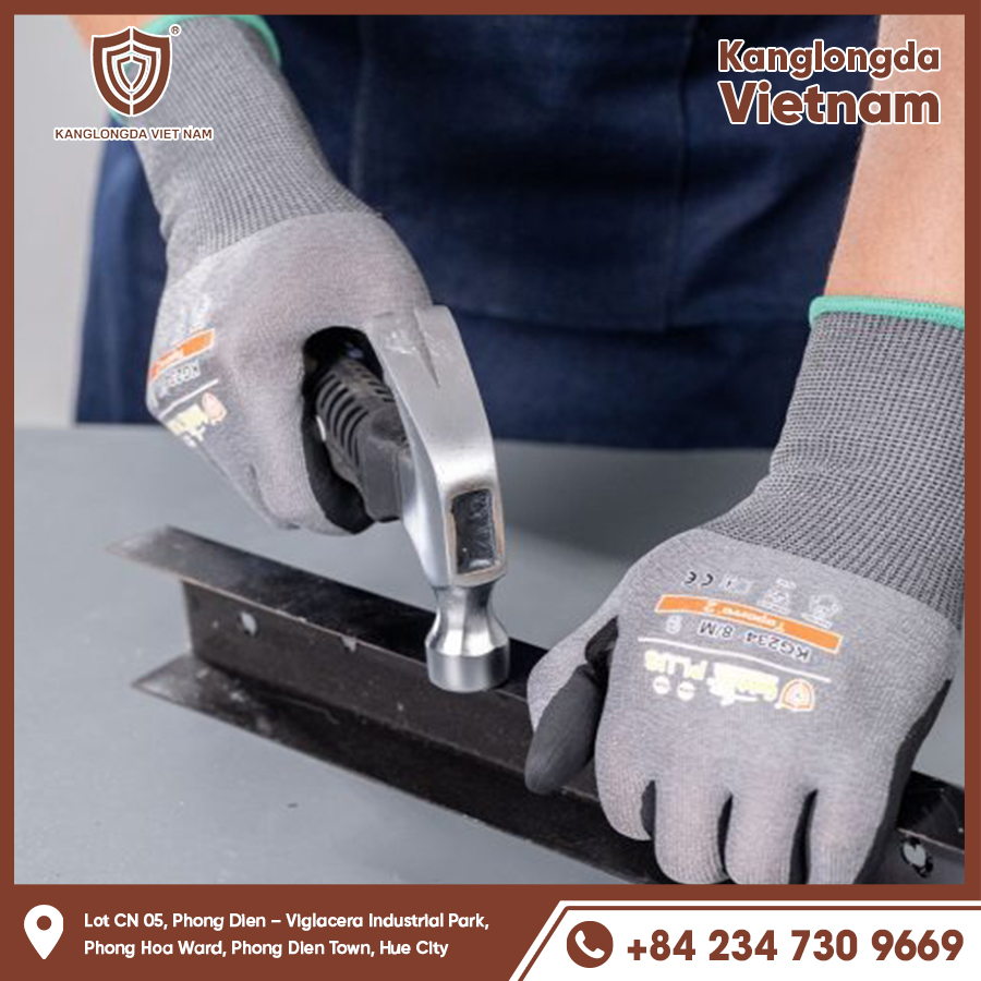 Thick, impact-resistant gloves protect hands from strong impacts.