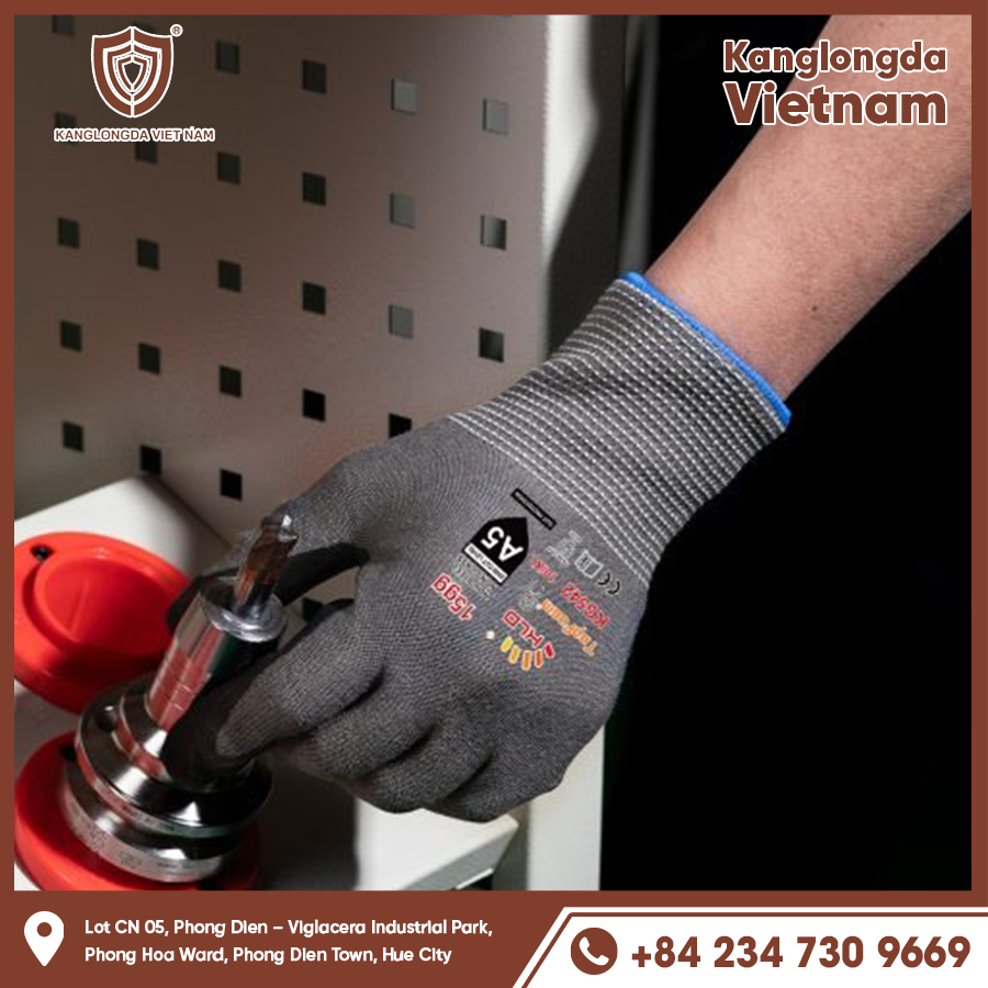 Anti-slip gloves, increase grip when holding iron shaft.