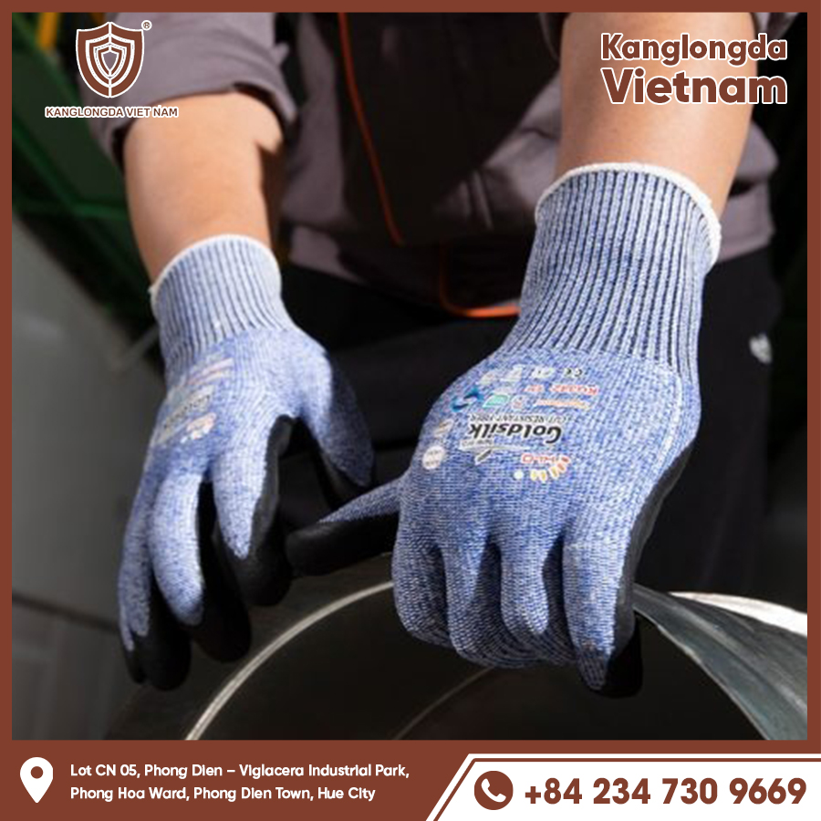 Gloves are padded and have increased friction, helping to hold the iron firmly.