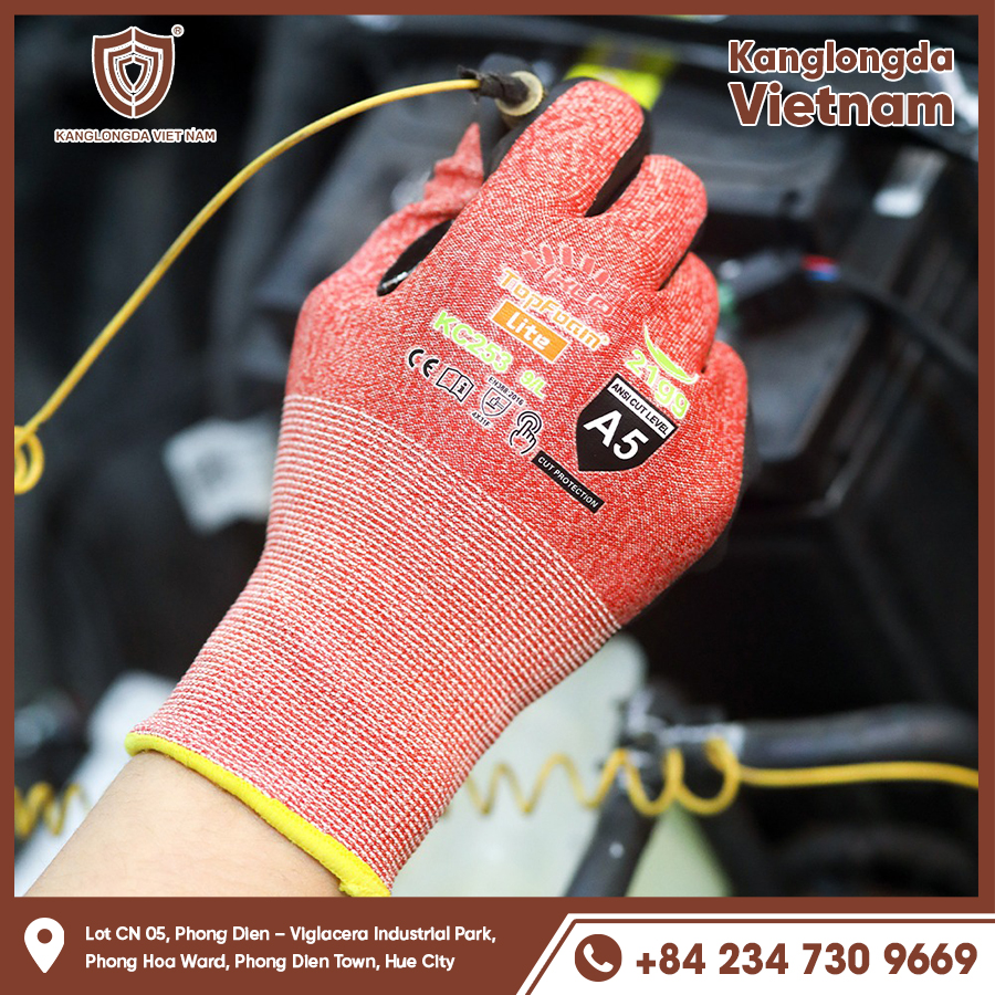 Insulating gloves when using electrical measuring equipment – ​​ensuring safety