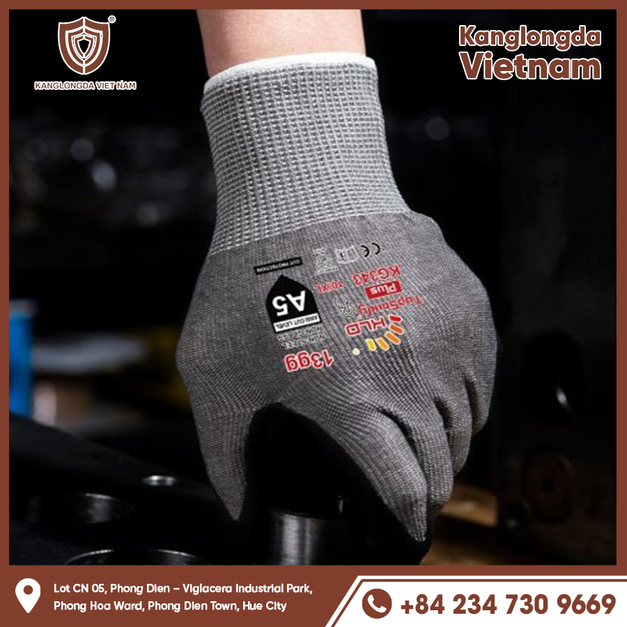 Heavy duty and padded gloves, help to grip heavy iron bars firmly.