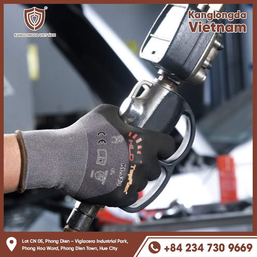 Flexible gloves support easy measurement and protect hands.