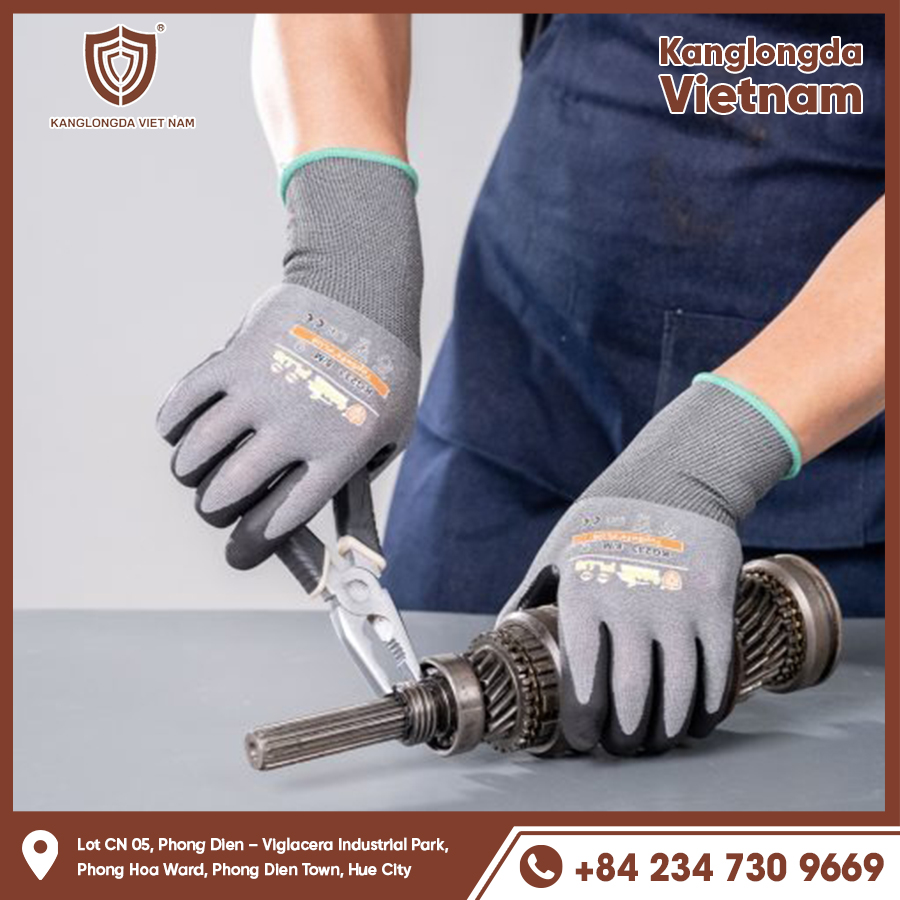 Non-slip gloves, hug hands, help grip and operate precisely.