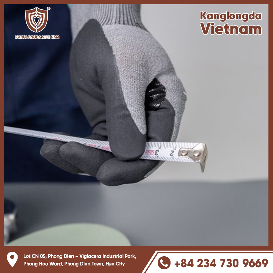 Thin, flexible gloves support easy and safe measurement.