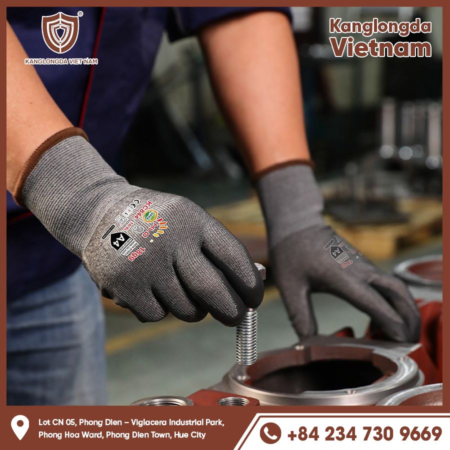 Tight-fitting, anti-slip gloves help screw easily and accurately.