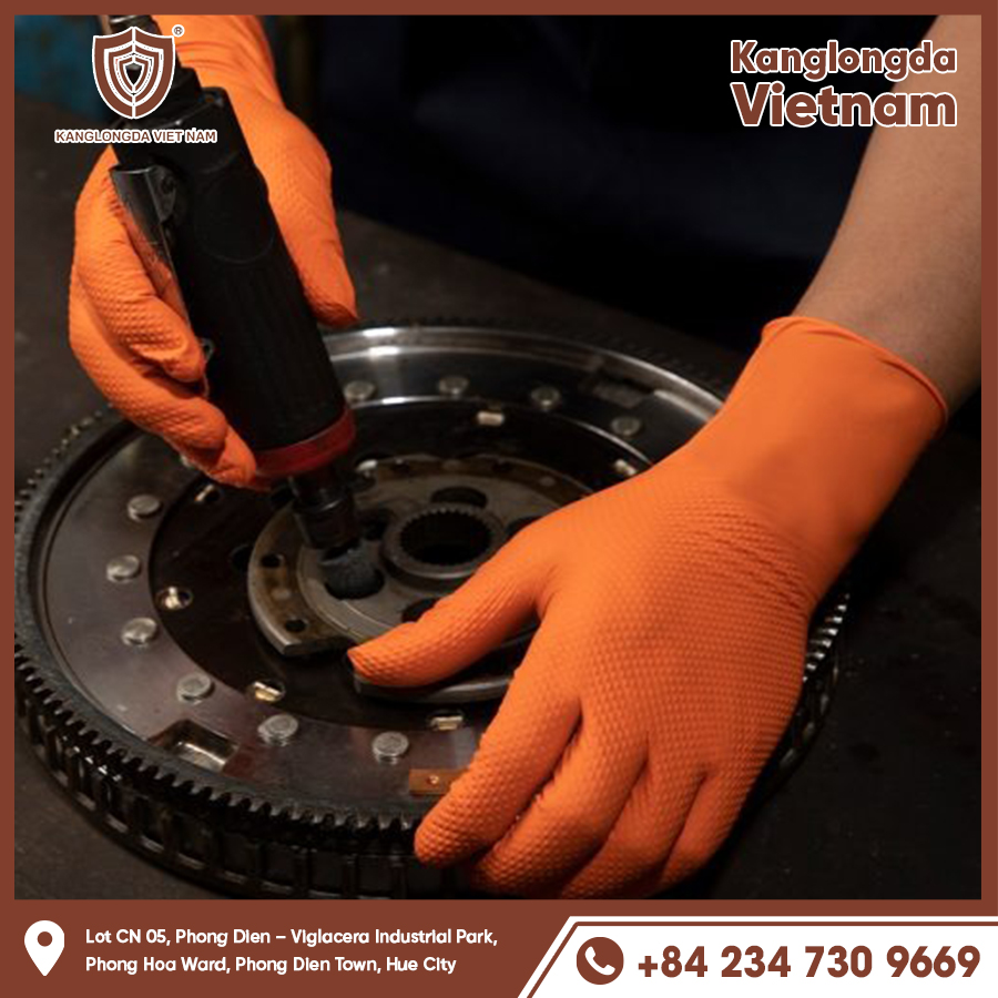 Disposable gloves are light abrasion resistant, protecting hands when grinding iron.