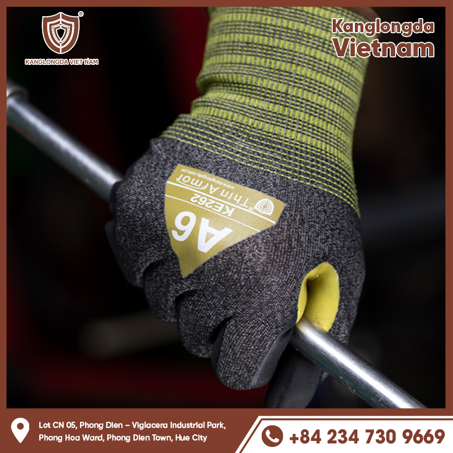 Gloves hold metal bars, increasing grip and reducing the risk of cuts and scratches