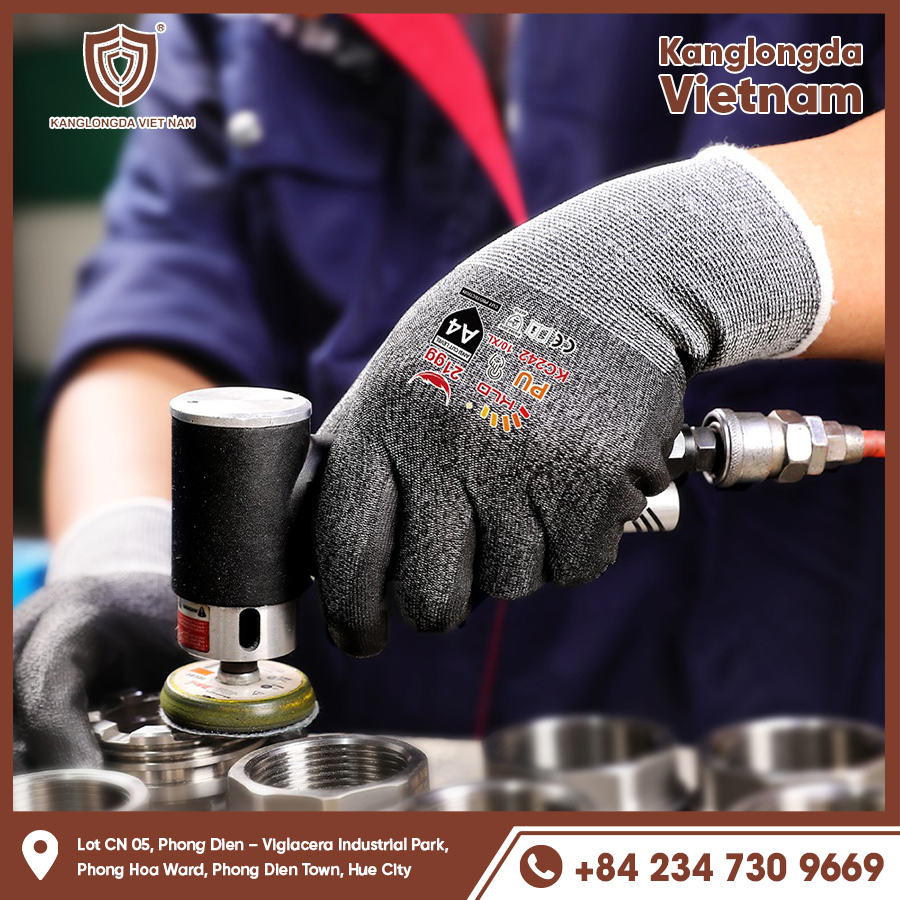 Thick heat-resistant leather gloves for grinding iron – protect hands from sparks and high temperatures.