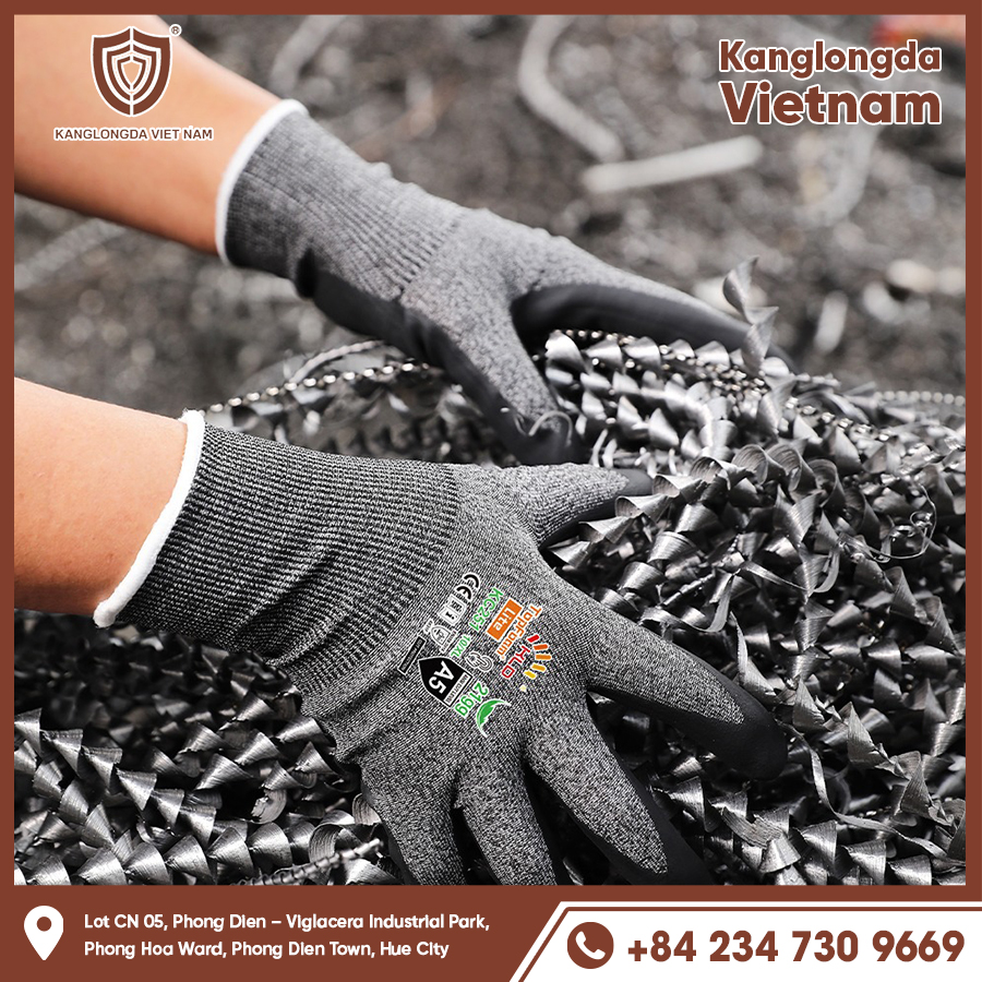 Sharp metal splinter gloves – protect hands from cuts and punctures.