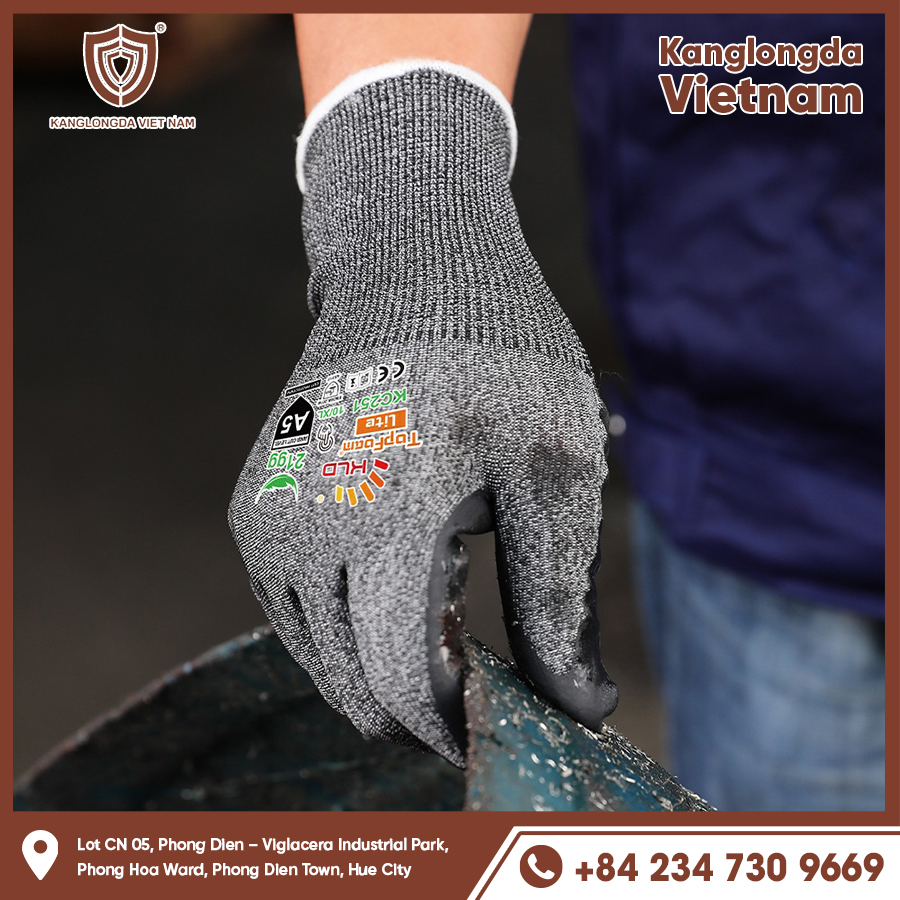 Cut-resistant gloves prevent scratches when working with metal materials.